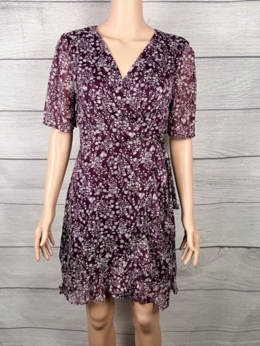 💜Francesca's Mi Ami Jamie Purple Floral Wrap Dress Size M